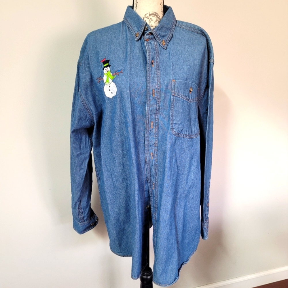 Peregrine Bay denim button down shirt with embroidered snowman in Medium.